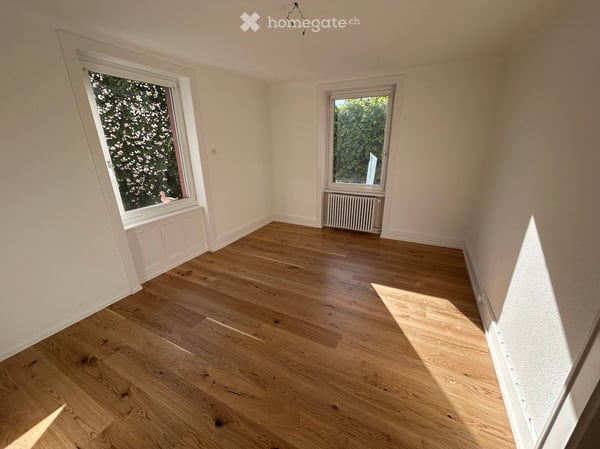 4.5-Zimmer Wohnung im Hochparterre in Birsfelden mit wunderschönem Garten und Swimming-Pool 3