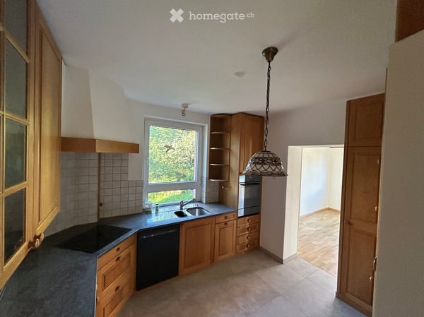 4.5-Zimmer Wohnung im Hochparterre in Birsfelden mit wunderschönem Garten und Swimming-Pool 6