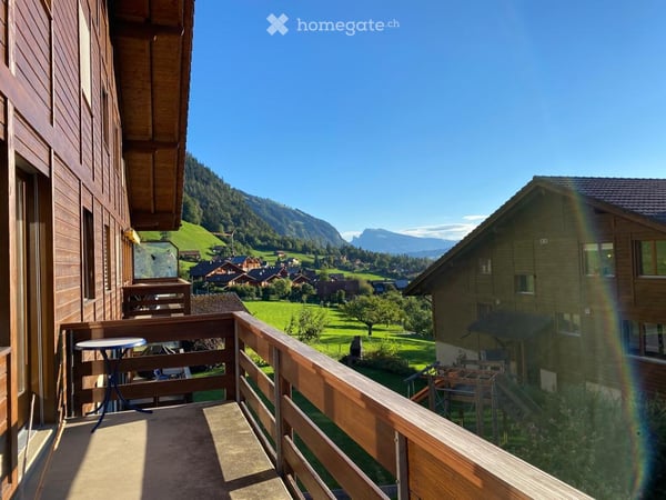 Charmante 4.5-Zimmer-Wohnung mit traumhaftem Bergblick in Frutigen 1