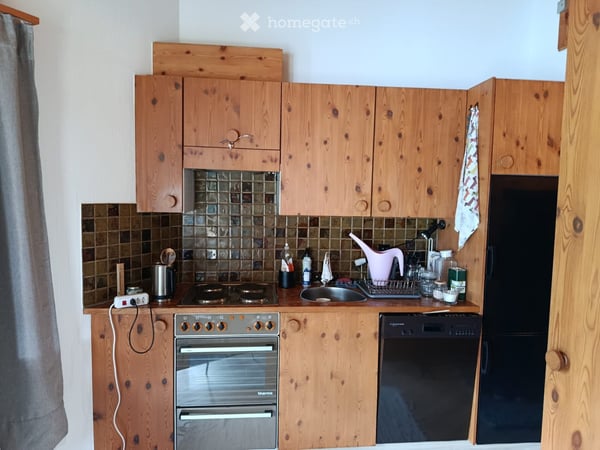 Charmantes Bergparadies: 2,5 Zi- Dachwohnung mit Kamin, Balkon und Traumblick! 2