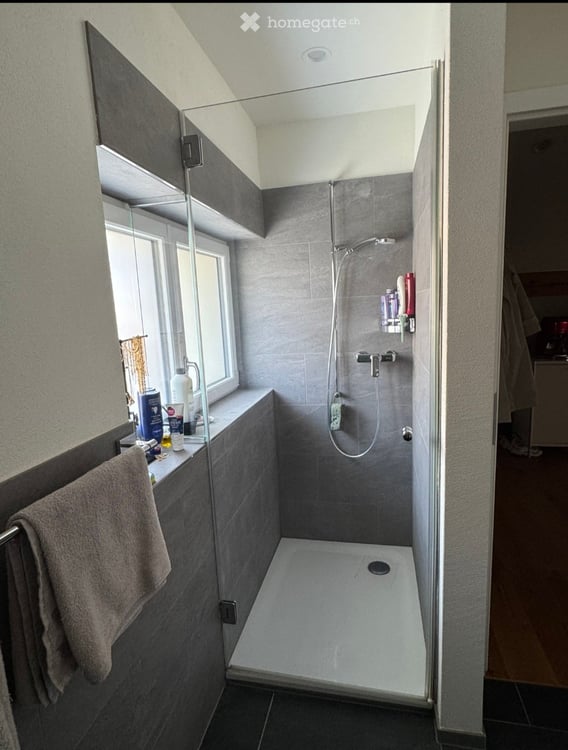1.5-Zimmer-Dachgeschosswohnung in ruhi- ger Lage in Landquart zu vermieten. 3