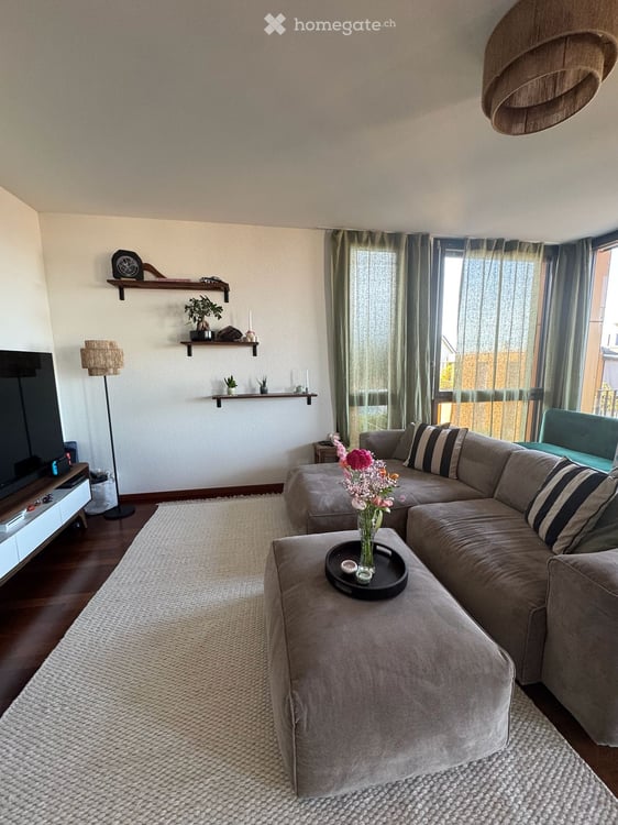 Helle 2.5-Zimmer-Wohnung mit Balkon und Garagenplatz in Zürich-Albisrieden 2