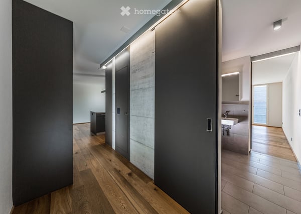 Moderne 2.5-Zimmer-Loft-Wohnung mit Balkon in Wolfhausen 2