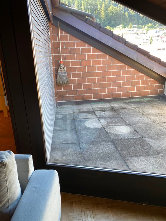 Charmante 3.5-Zimmer-Dachwohnung mit Balkon in Pfäffikon SZ – ab sofort verfügbar 2