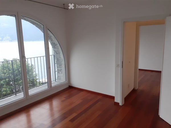 Splendido duplex di 4 locali con vista lago a Porto Ronco 13