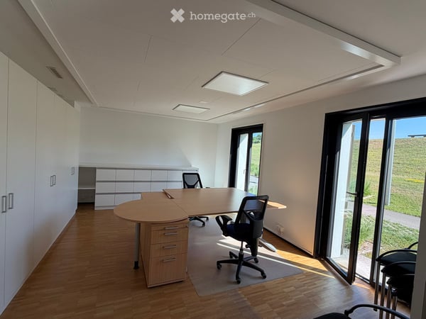 Möbliertes Atelier/Büro im EG zu vermeiten 3