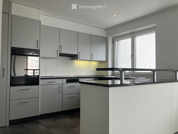 Moderne, helle 4 1/2 Zimmerwohnung nähe Farbhof 3