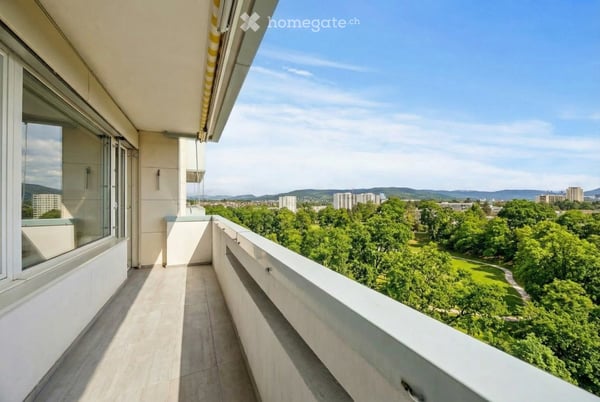 Attraktive 3.5-Zimmer-Dachwohnung mit Lift, Garage und Panoramablick über Basel und den Schwarzpark 9