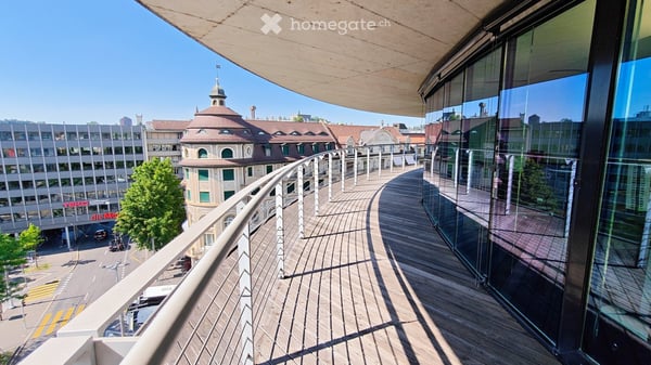 Klimatisiertes Attika-Büro mit Rundum-Terrasse: Arbeiten an Luzerns Toplage 5