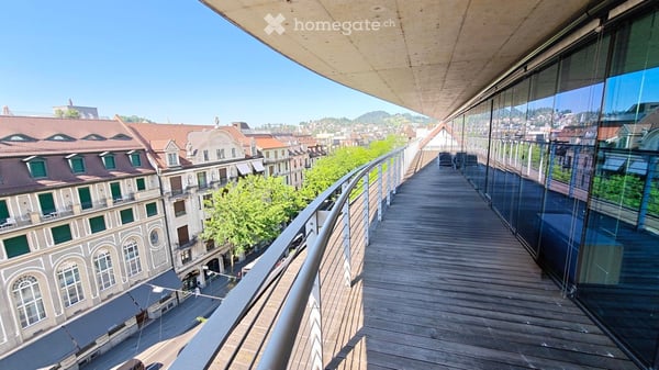 Klimatisiertes Attika-Büro mit Rundum-Terrasse: Arbeiten an Luzerns Toplage 6