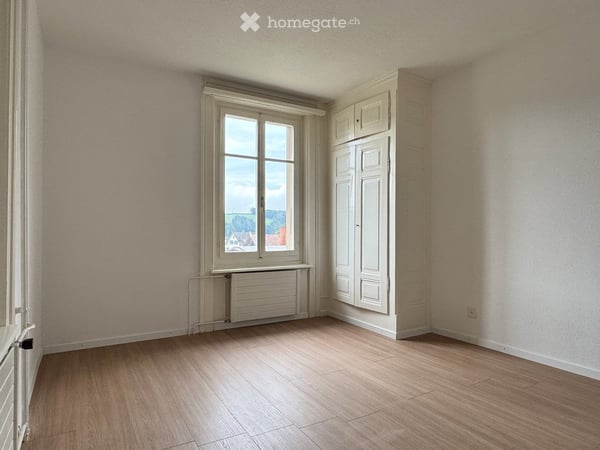Teilsanierte, geräumige 4.5-Zimmer-Wohnung in Huttwil 6