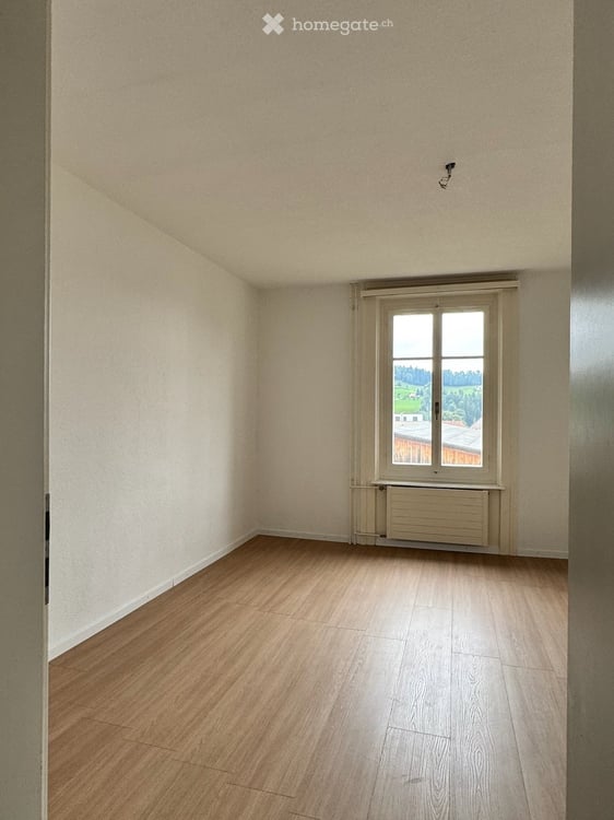 Teilsanierte, geräumige 4.5-Zimmer-Wohnung in Huttwil 5