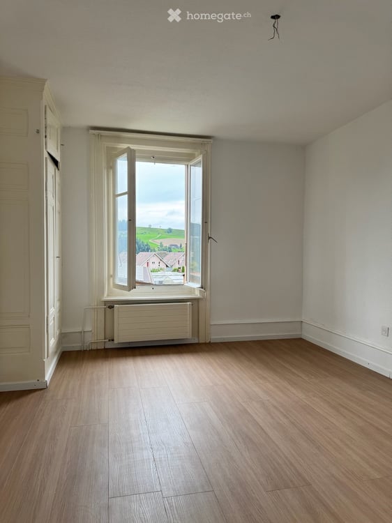 Teilsanierte, geräumige 4.5-Zimmer-Wohnung in Huttwil 4