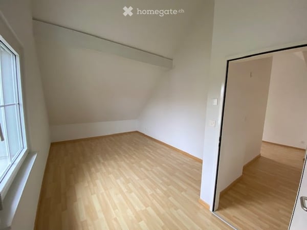 helle und luftige 4.5 Zi-Dachmaisonnette WG mit 2 Bädern im Dorfkern von Egg 24