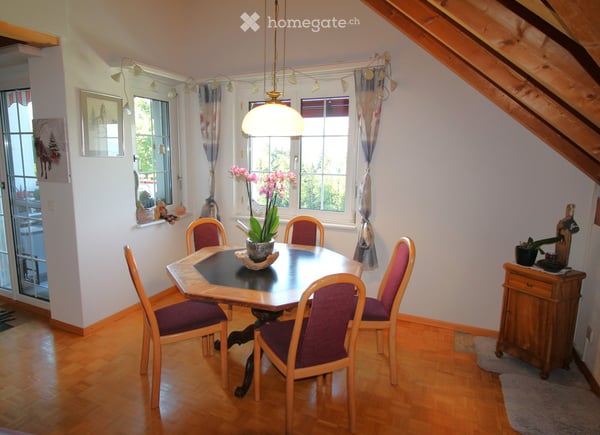 Charmante 5.5-Zimmer-Maisonette-Wohnung mit Balkon und schöner Aussicht in Gebertingen 3