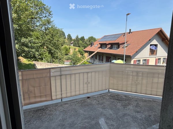 Newly Renovated 3.5-Room Apartment with Balcony in Eriswil 13