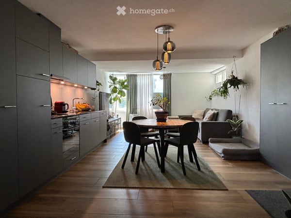 Newly Renovated 3.5-Room Apartment with Balcony in Eriswil 2