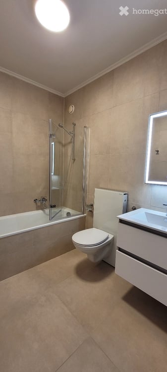 Spacious 6-Room Apartment with Panoramic Views near the U.N. 4