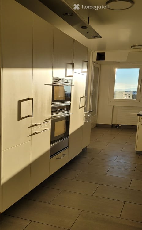 Spacious 6-Room Apartment with Panoramic Views near the U.N. 3