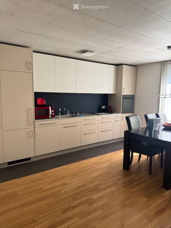 26 m² großes, möbliertes Zimmer in einer 4,5-Zimmer-WG in Kloten – Modern und zentral gelegen 2