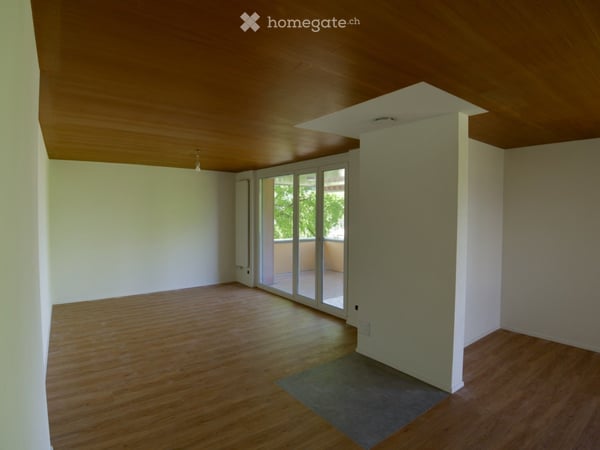 Helle 4.5-Zimmer-Wohnung mit Balkon und schöner Aussicht in Buttikon SZ 4