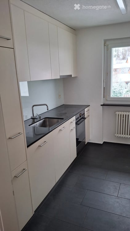 Helle 3-Zimmer-Wohnung mit Balkon und schöner Aussicht in Hausen am Albis 2