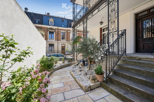 Luxuriöse Stadt-Villa mit 470 m2 Wohnfläche und drei privaten Garagenplätzen mitten in Basel 23