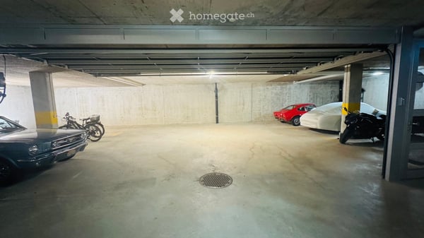 Parkplatz in separat abgeschlossener Einstellhalle zu vermieten 2