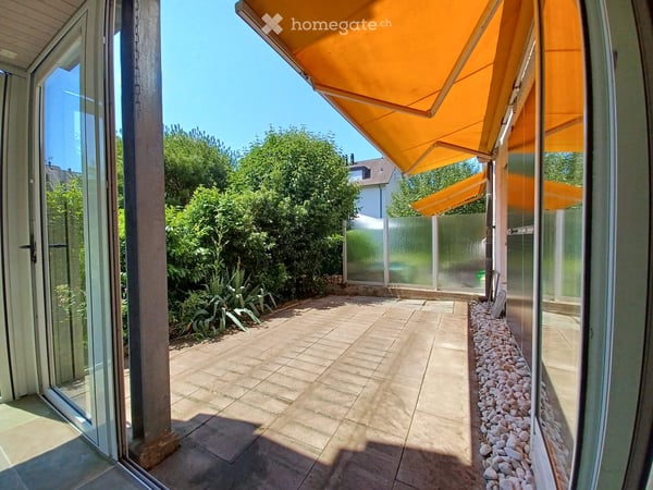 Frisch renovierte 3.3 Zimmer Wohnung mit Balkon und Gartensitzplatz in Stäfa 3