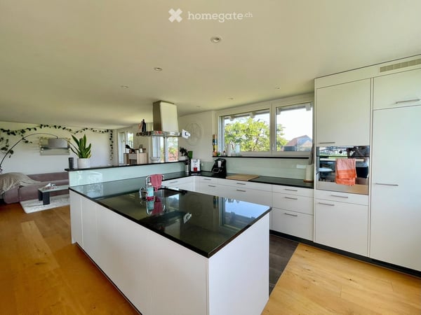 Schöne 3,5 Zimmer Wohnung in freistehendem Mehrfamilienhaus 2
