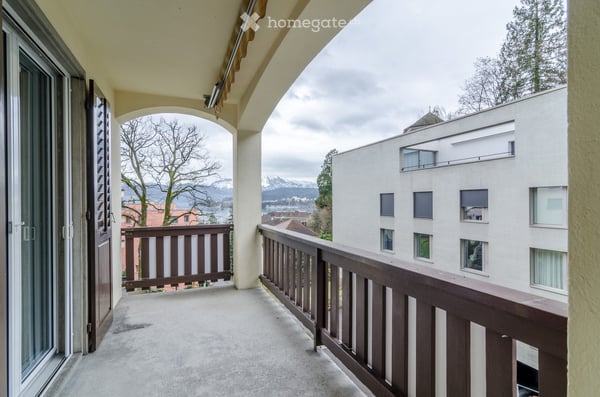 Charmante 3.5-Zimmer-Wohnung mit Panoramablick auf See und Berge in Luzern 4