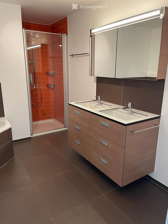 Helle 5.5-Zimmer-Wohnung mit Balkon im 2. OG in Visp 3