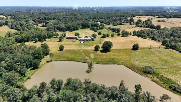 Domaine de 28 ha avec étang privé, maison, 2 gîtes et plus de 400 m² de dépendances, Dordogne, Fr 1