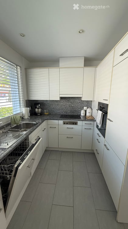 Moderne 2.5-Zimmer-Wohnung mit Balkon und Bergblick an der Masanserstrasse in Chur 3