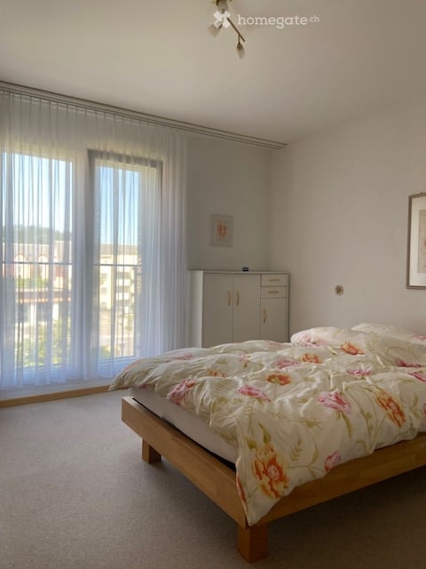 Helle, sonnige 4.5-Zimmer-Wohnung mit grossem Balkon an zentraler Lage in Elgg 7