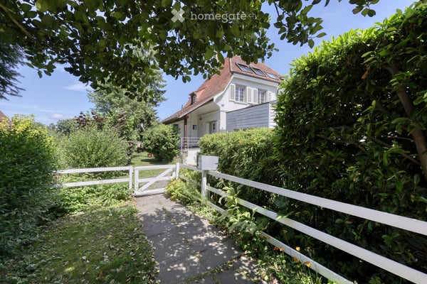 Exklusives 5.5-Zimmer-Doppeleinfamilienhaus in Zollikerberg 2