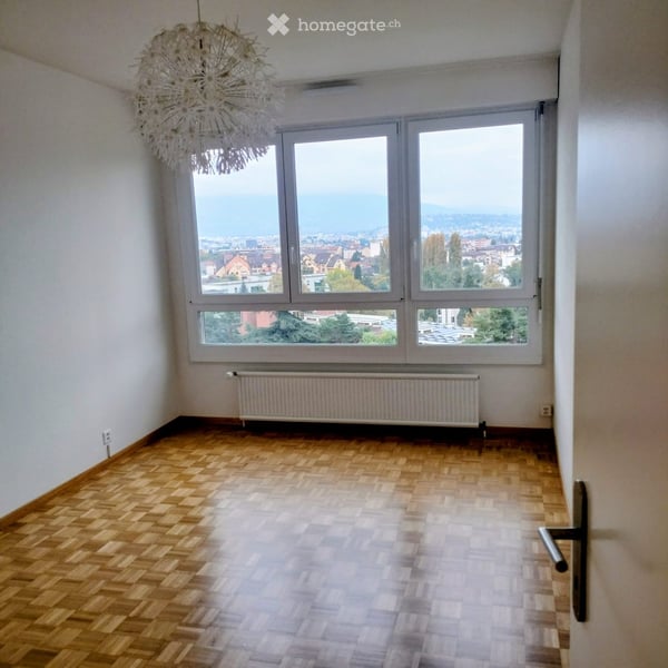 Spacious 5-Room Apartment with Panoramic Views on the 10th Floor – Thônex 4