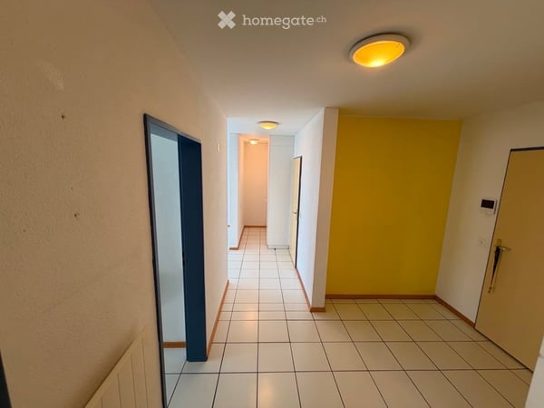 Luminoso appartamento di 2.5 locali con ampio balcone in posizione strategica 6