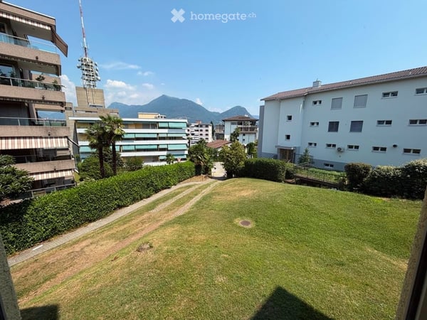 Luminoso appartamento di 2.5 locali con ampio balcone in posizione strategica 7