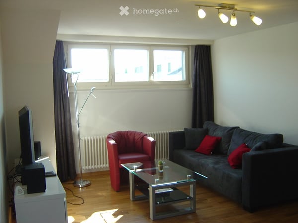 Frisch sanierte 2,5 Zi-Dach-Wohnung an ruhiger Lage 2