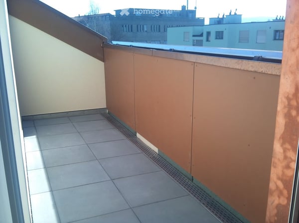 Frisch sanierte 2,5 Zi-Dach-Wohnung an ruhiger Lage 8