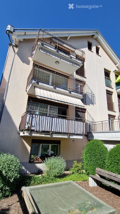 Helle 3.5-Zimmer-Wohnung mit Balkon und schöner Aussicht im Zentrum von Eschenbach SG 1