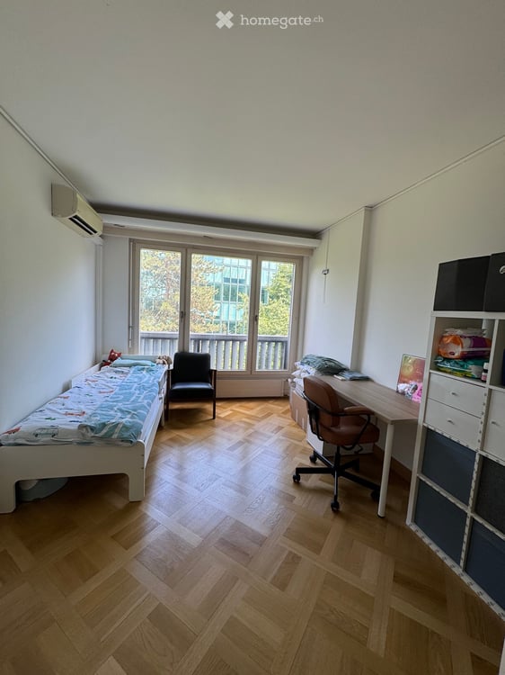 Spacieux appartement de 6 pièces avec balcon au 5ème étage à Champel, Genève 6