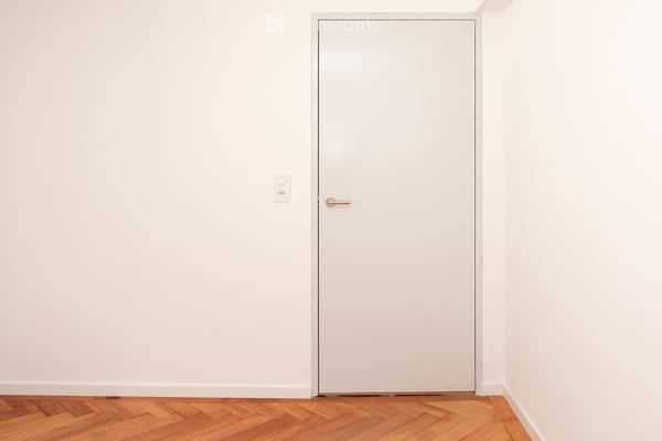 Charmante 2.5-Zimmer-Altbauwohnung an bester Lage in Zürich 8001 6