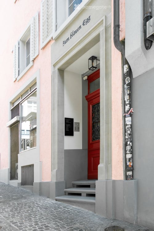 Charmante 2.5-Zimmer-Altbauwohnung an bester Lage in Zürich 8001 2