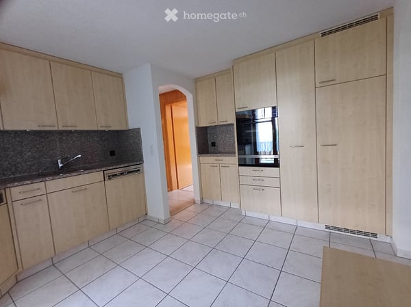 Ruhige 6-Zimmer-Wohnung mit zwei Terrassen in Oberägeri 4