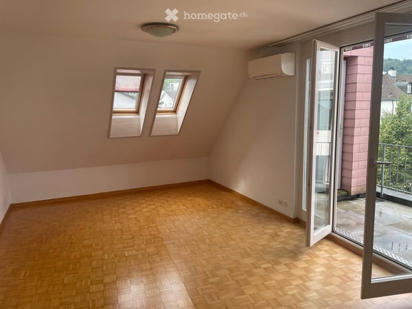 Helle 2.5-Zimmer-Dachwohnung mit Charme in Zürich Albisrieden 3