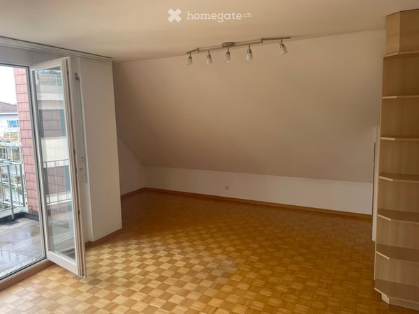Helle 2.5-Zimmer-Dachwohnung mit Charme in Zürich Albisrieden 4