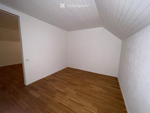 Gemütliche Dachwohnung in familiärem Mehrfamilienhaus zu vermieten. 8