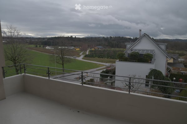 Gemütliche Dachwohnung in familiärem Mehrfamilienhaus zu vermieten. 20